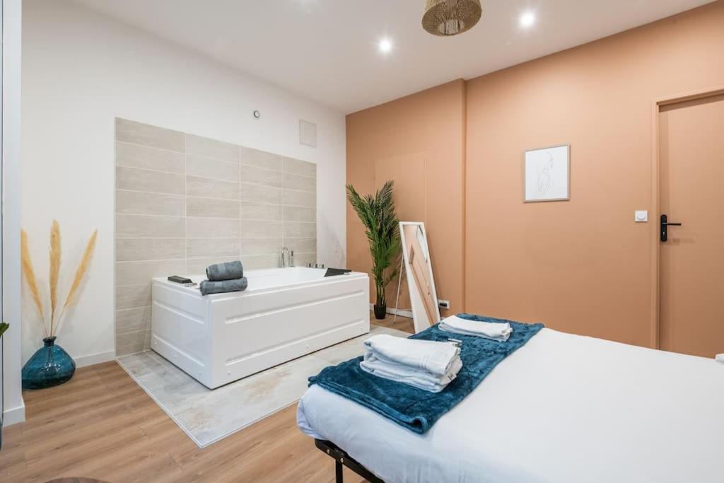 Charmant Cocon Avec Jacuzzi - Bordeaux Centre Exterior photo